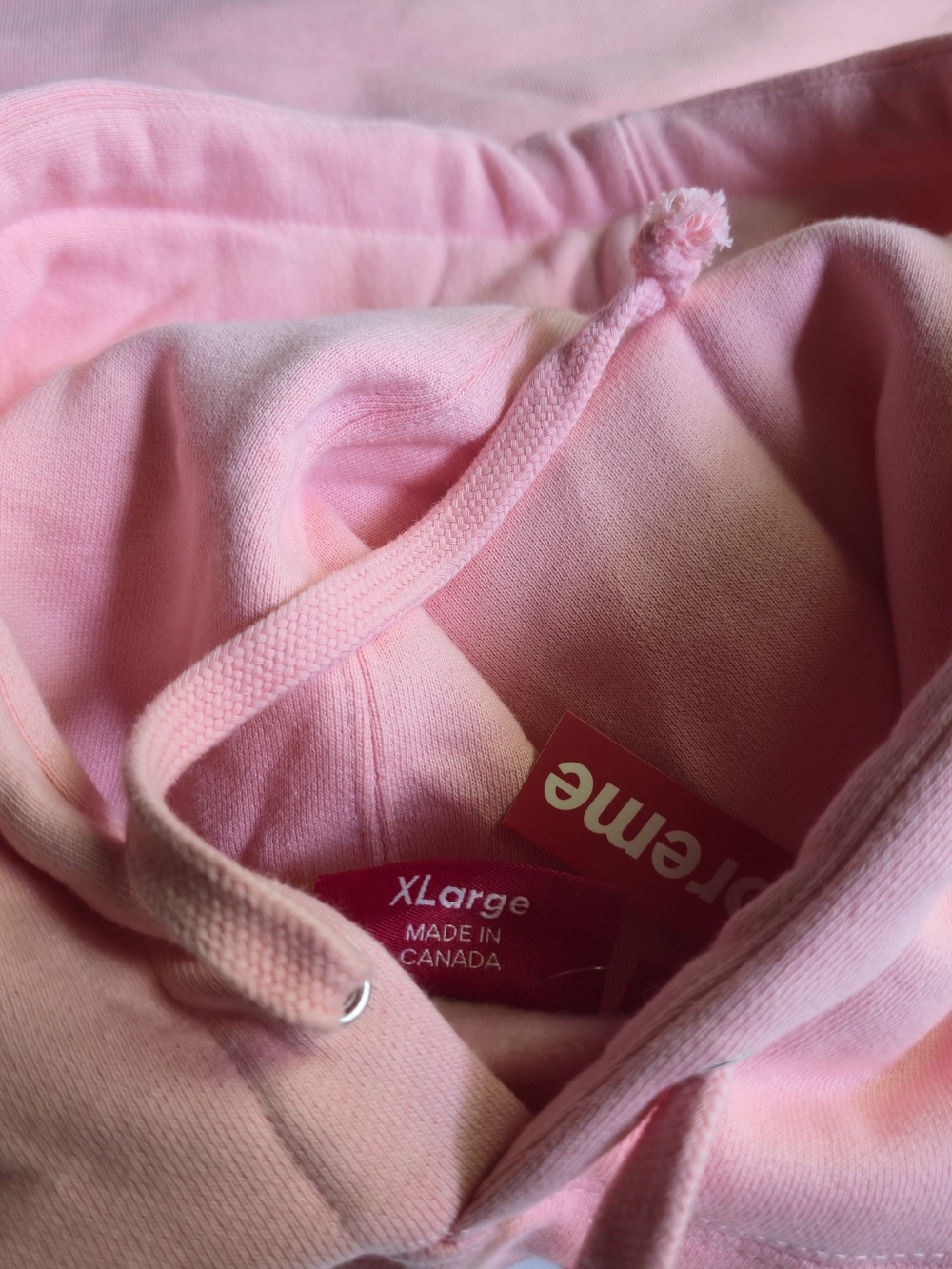 🔥 Brand New Supreme Pink Hoodie – XL 🔥